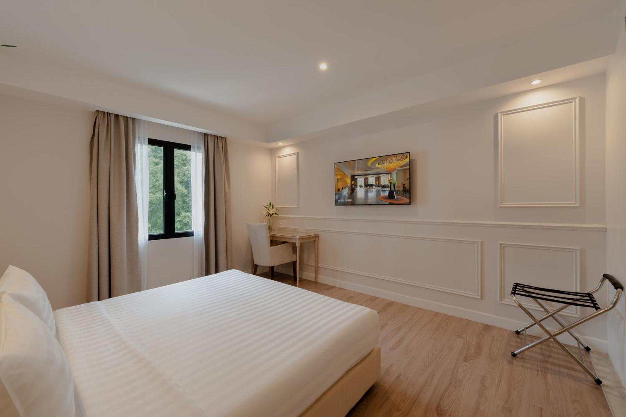 Deluxe Double Room,1758315219:JPEG